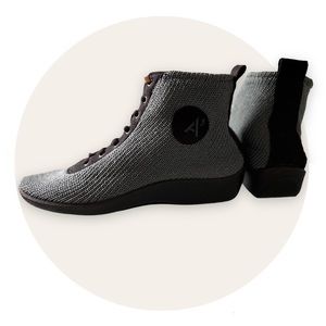 New Arcopédico’s knit bootie feature a blend of techno elastic upper technology
